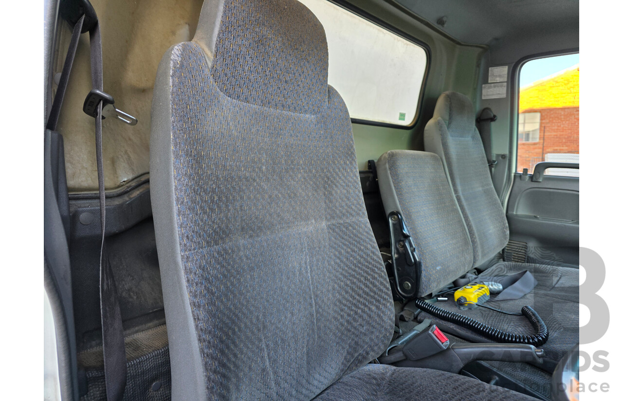 05/2004 Isuzu NPR 250 Medium Pantech  Turbo Diesel 4.7L