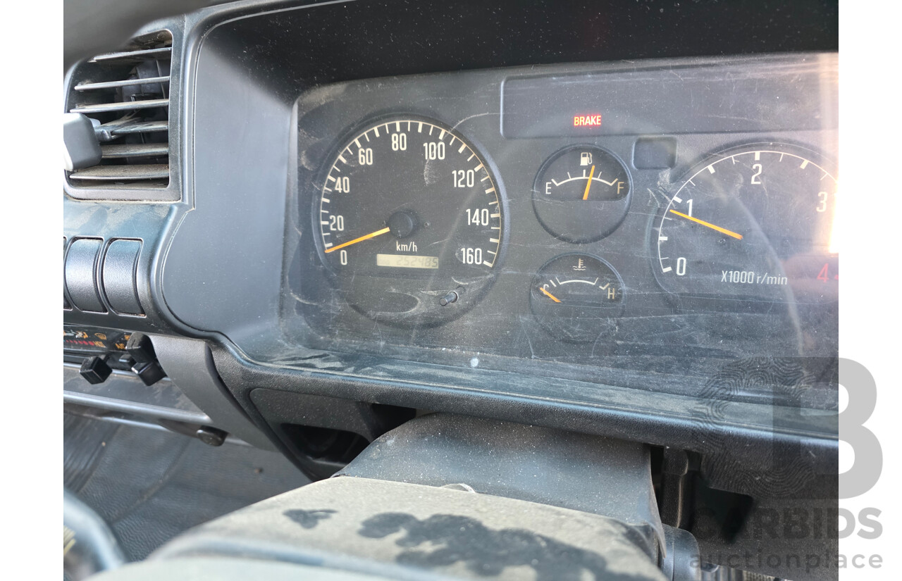 05/2004 Isuzu NPR 250 Medium Pantech  Turbo Diesel 4.7L