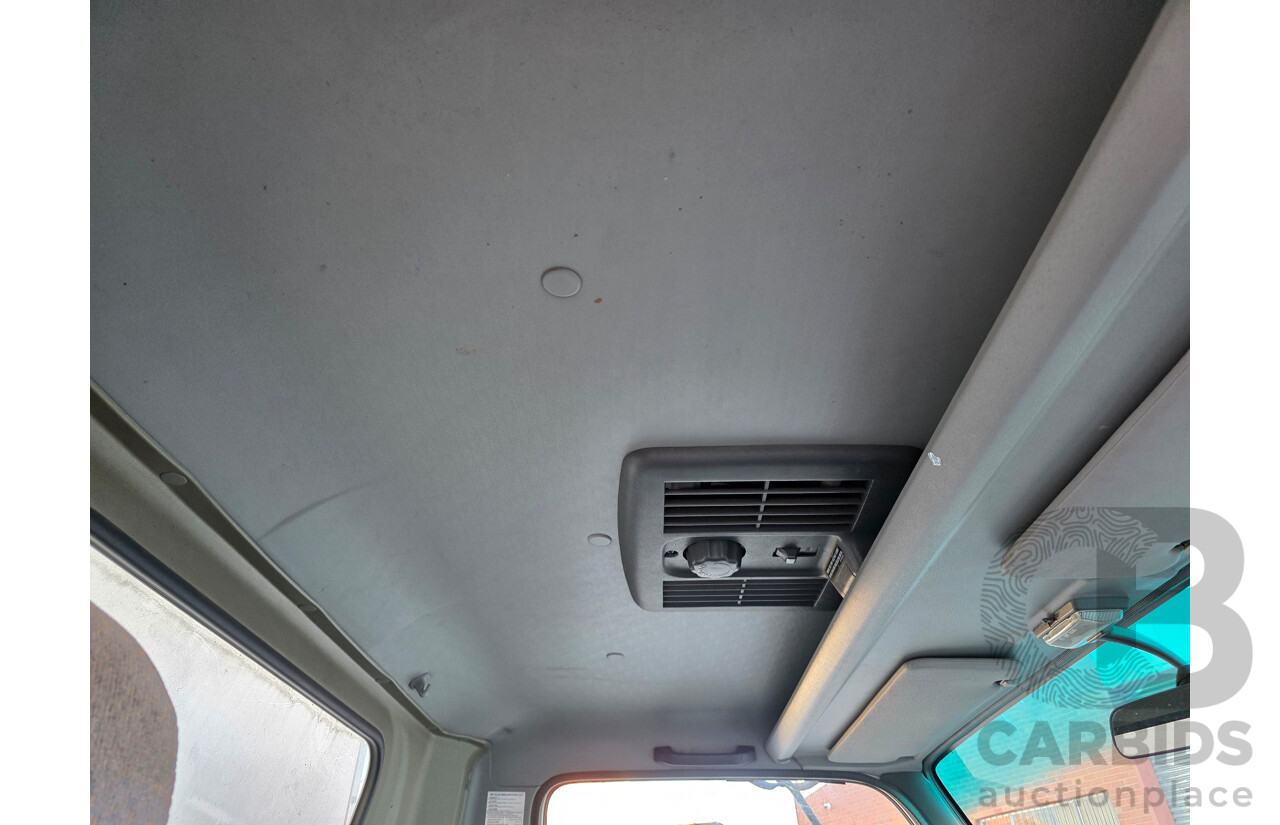 05/2004 Isuzu NPR 250 Medium Pantech  Turbo Diesel 4.7L