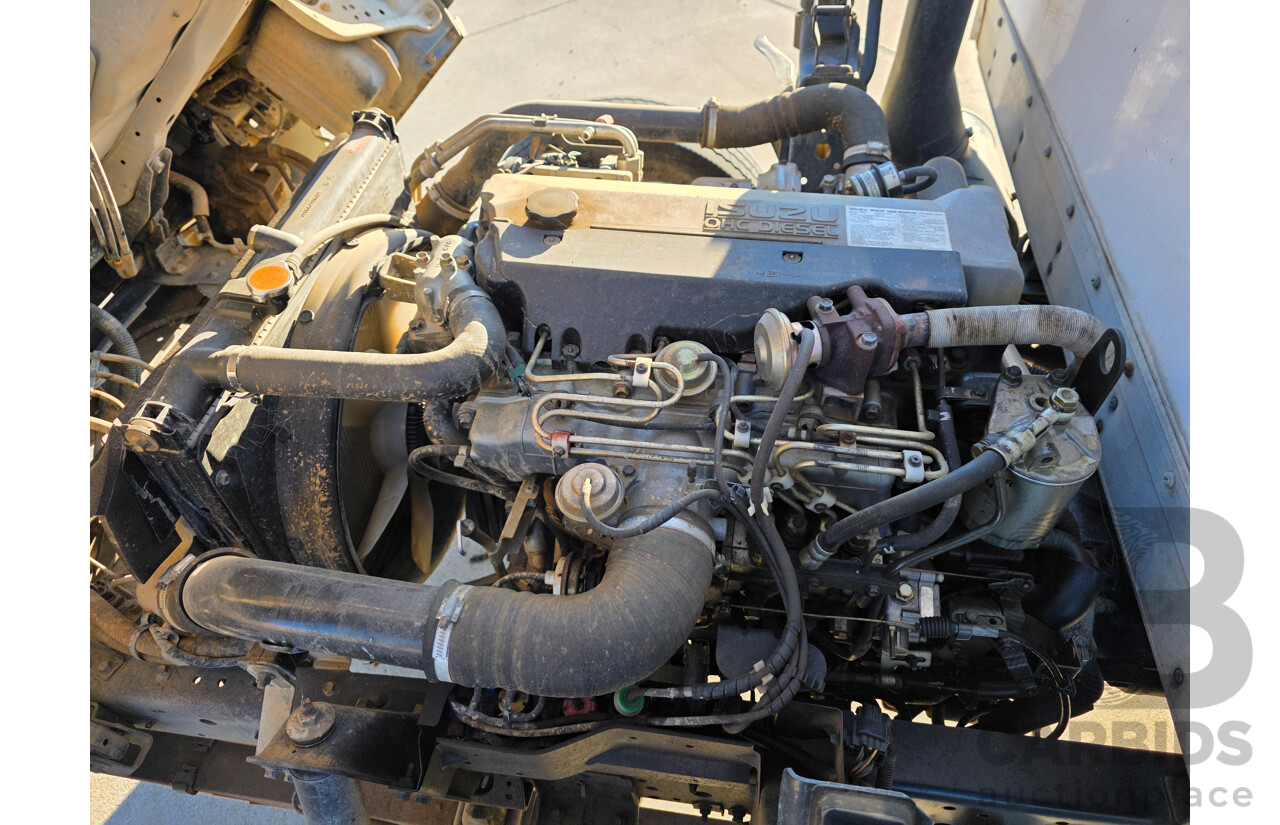 05/2004 Isuzu NPR 250 Medium Pantech  Turbo Diesel 4.7L