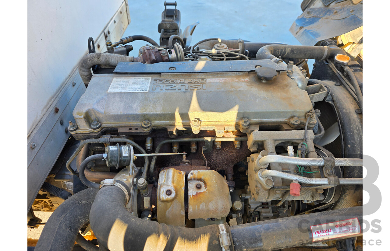 05/2004 Isuzu NPR 250 Medium Pantech  Turbo Diesel 4.7L