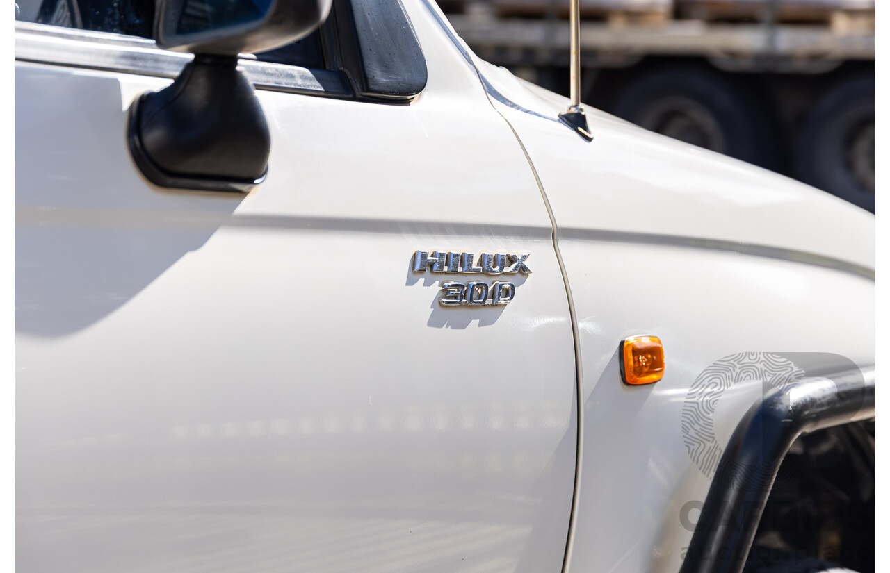 5/2003 Toyota Hilux (4x4) LN167R Dual Cab P/Up Vanilla White Diesel 3.0L