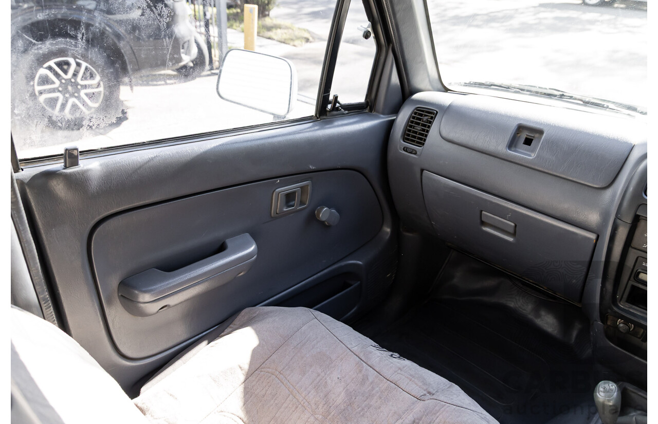 5/2003 Toyota Hilux (4x4) LN167R Dual Cab P/Up Vanilla White Diesel 3.0L