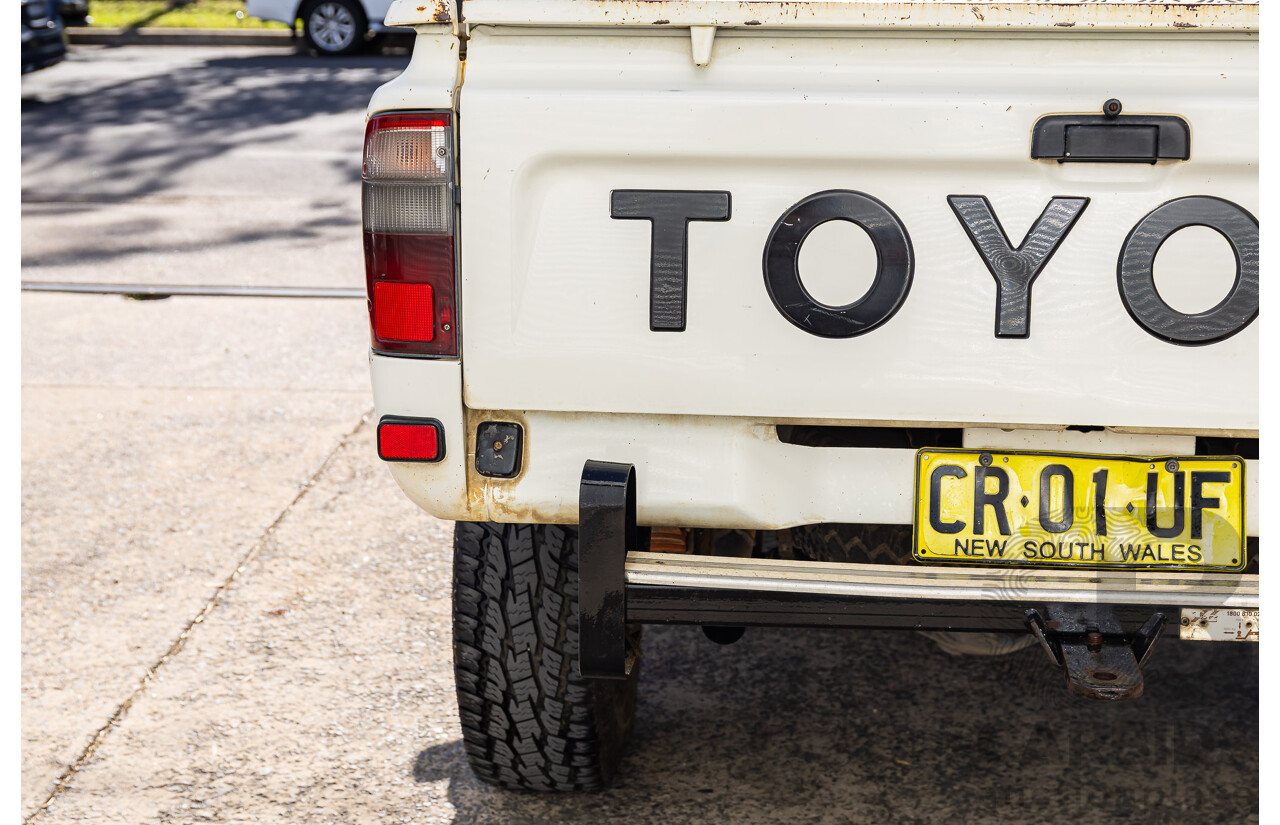 5/2003 Toyota Hilux (4x4) LN167R Dual Cab P/Up Vanilla White Diesel 3.0L