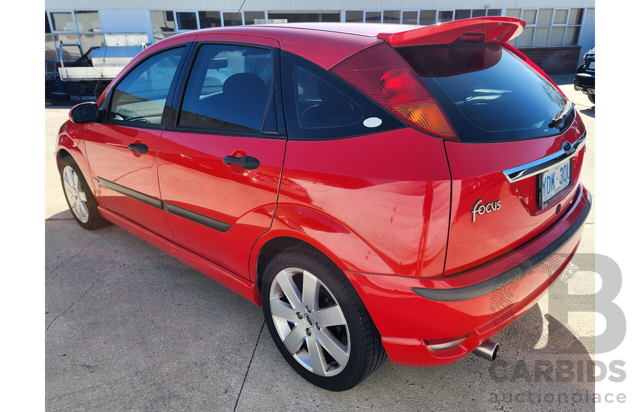 8/2004 Ford Focus Zetec R LR 5d Hatchback Red 2.0L