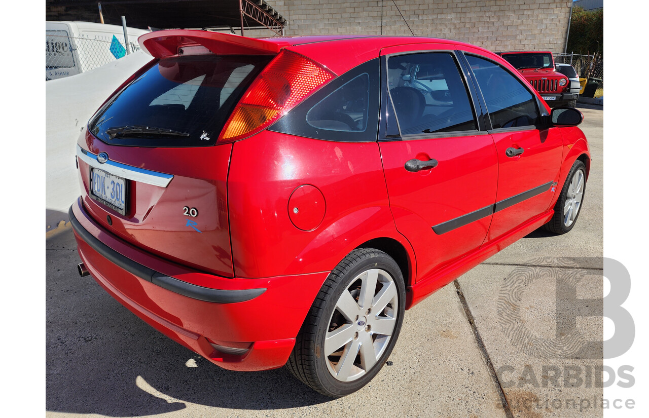 8/2004 Ford Focus Zetec R LR 5d Hatchback Red 2.0L