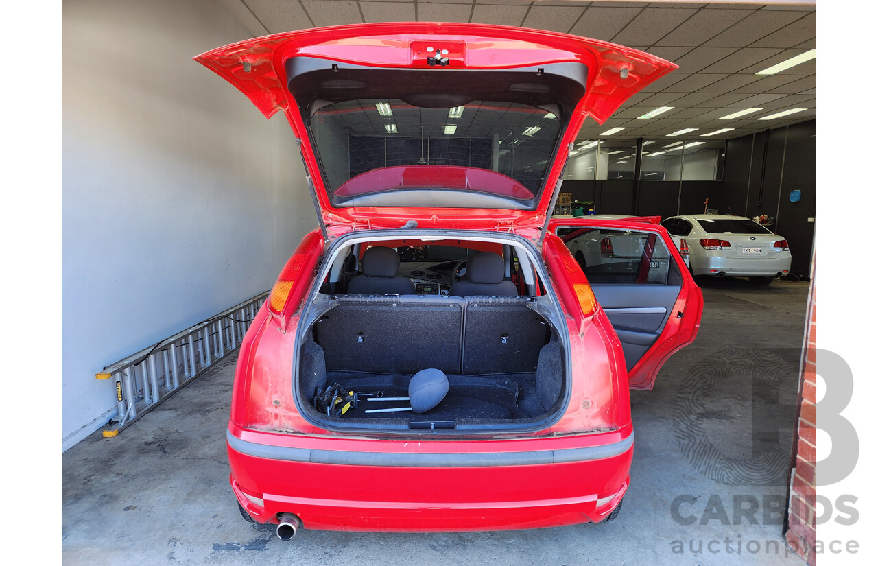 8/2004 Ford Focus Zetec R LR 5d Hatchback Red 2.0L