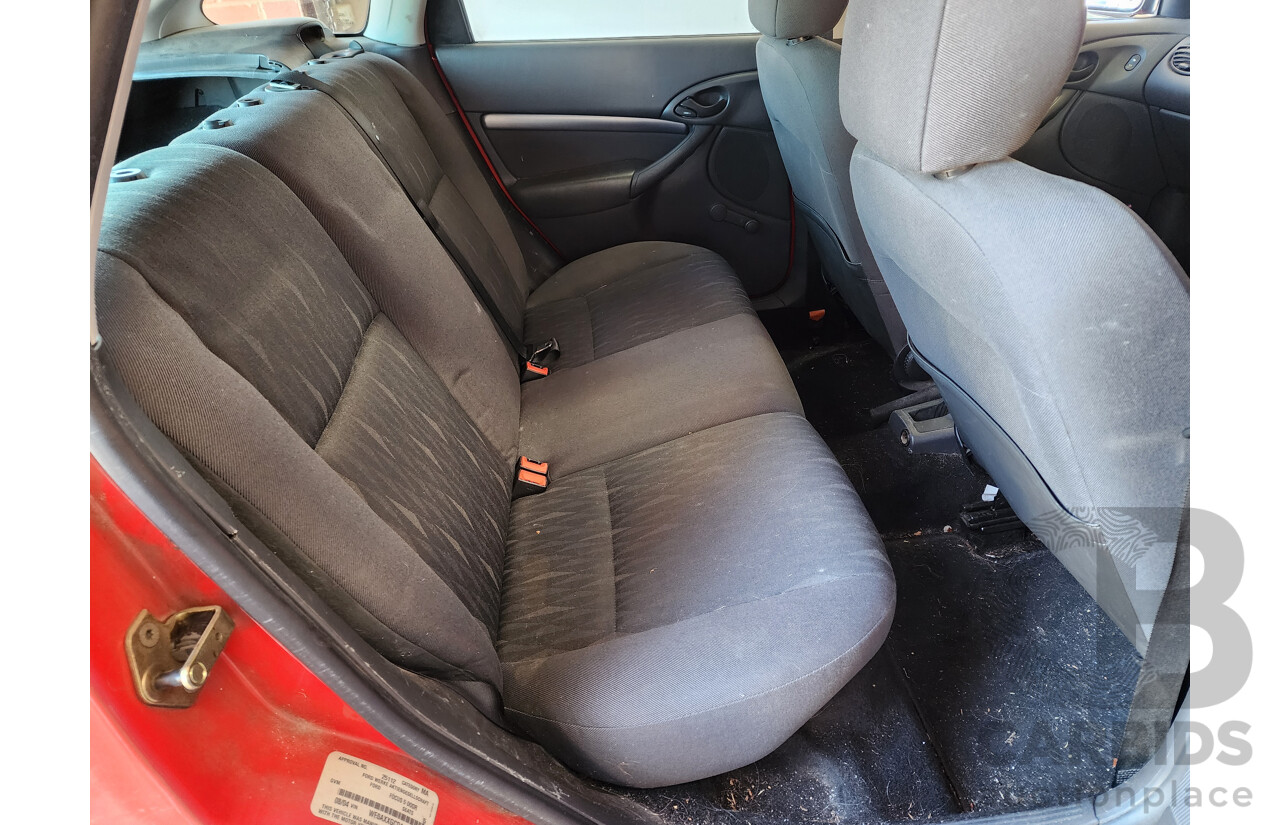 8/2004 Ford Focus Zetec R LR 5d Hatchback Red 2.0L
