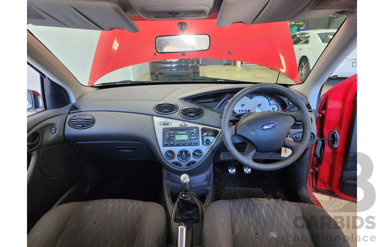 8/2004 Ford Focus Zetec R LR 5d Hatchback Red 2.0L