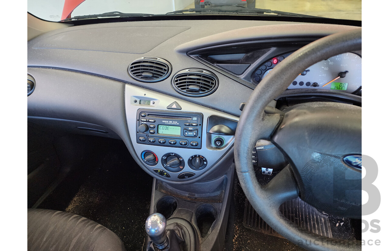 8/2004 Ford Focus Zetec R LR 5d Hatchback Red 2.0L