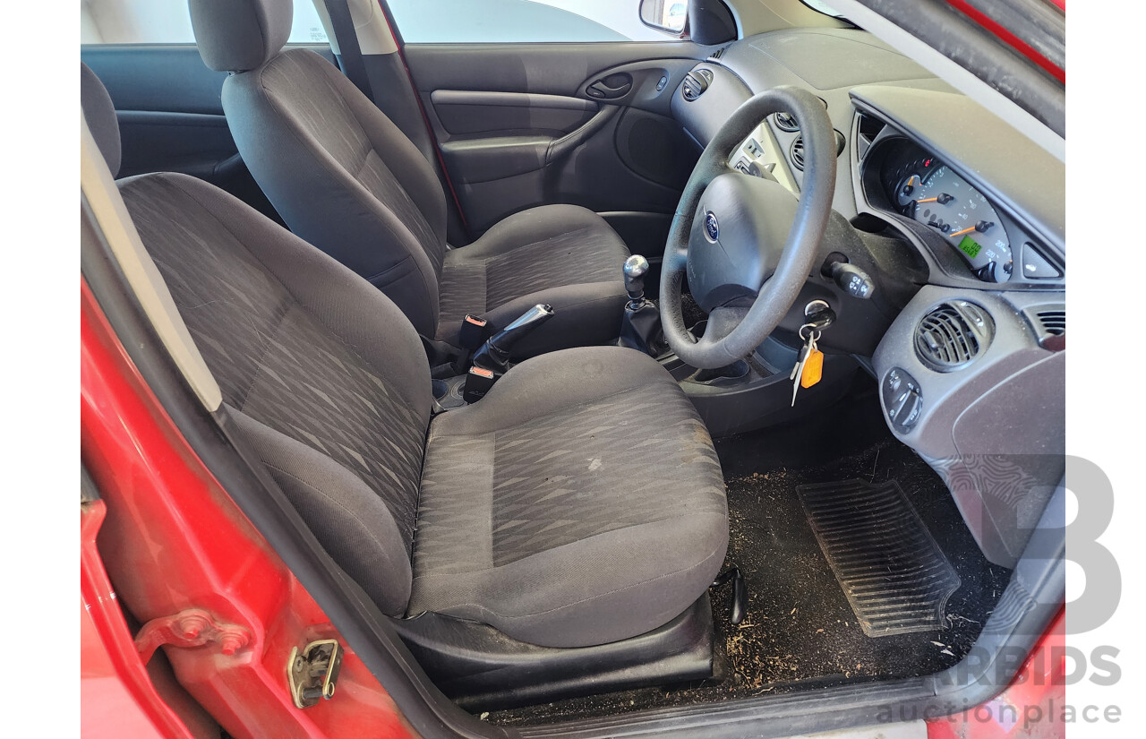 8/2004 Ford Focus Zetec R LR 5d Hatchback Red 2.0L