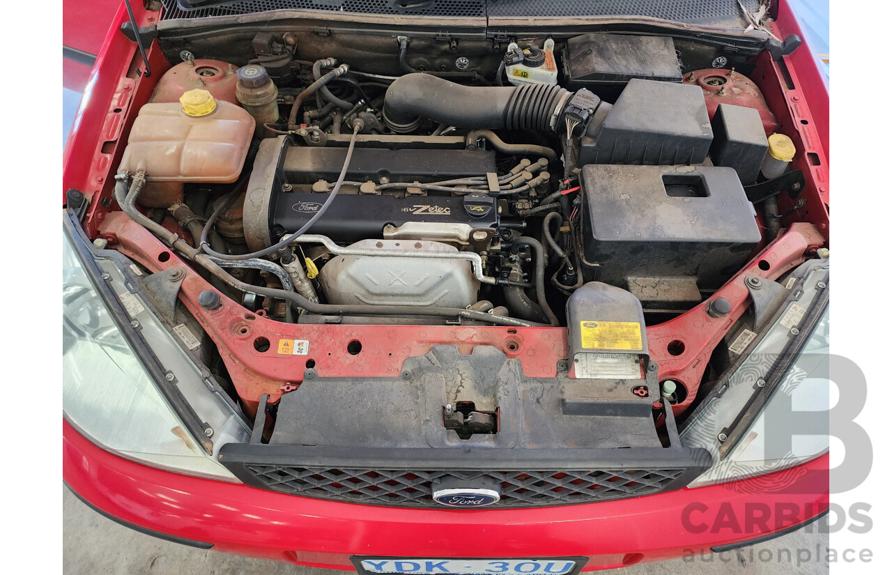 8/2004 Ford Focus Zetec R LR 5d Hatchback Red 2.0L