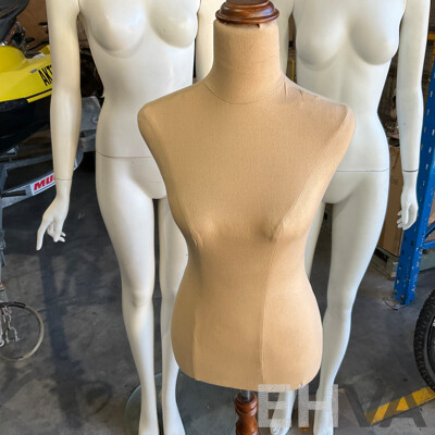 3x Female Mannequin