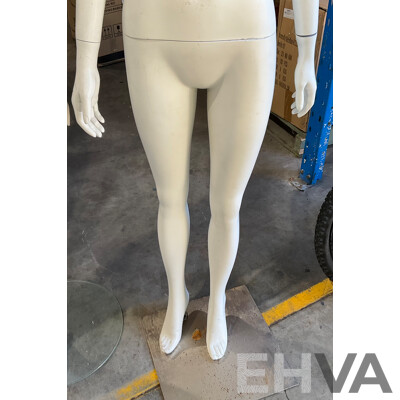 3x Female Mannequin