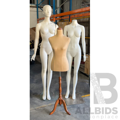 3x Female Mannequin