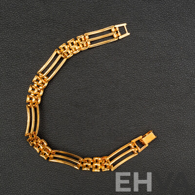 Vintage Gold Tone Gate Bracelet with Box Clasp, 20cm, in Original Presentation Box