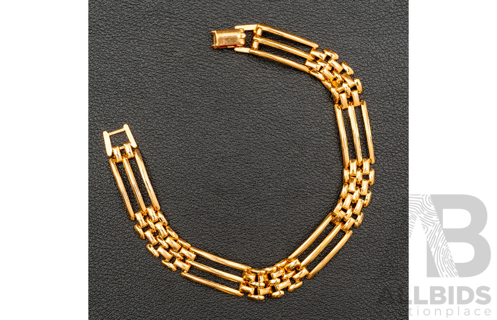 Vintage Gold Tone Gate Bracelet with Box Clasp, 20cm, in Original Presentation Box