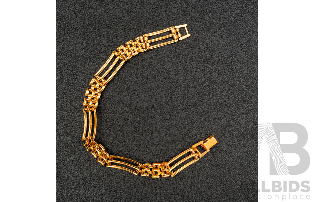 Vintage Gold Tone Gate Bracelet with Box Clasp, 20cm, in Original Presentation Box