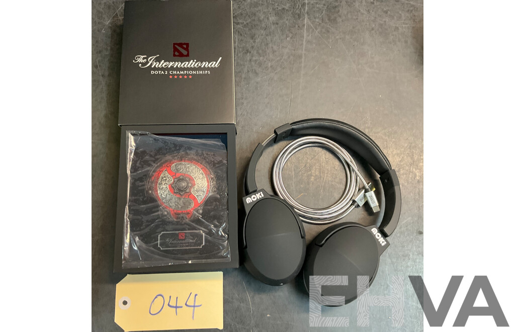 2022 the International DOTA 2 Championships Collector's Aegis & Moki Headphones & Crest USB Cable - Lot of 3