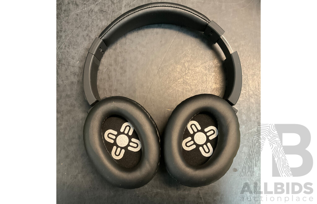 2022 the International DOTA 2 Championships Collector's Aegis & Moki Headphones & Crest USB Cable - Lot of 3
