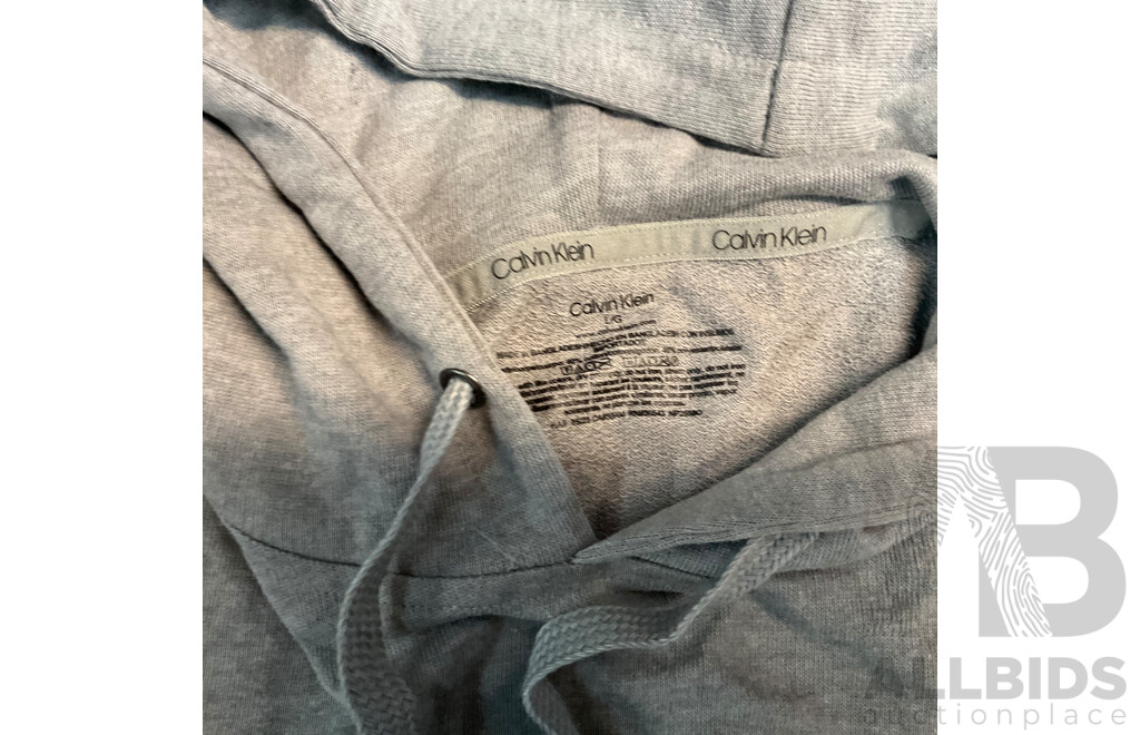 CALVIN KLEIN Hoodie/T-Shirt/Hat - Size L - Lot of 4