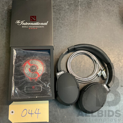 2022 the International DOTA 2 Championships Collector's Aegis & Moki Headphones & Crest USB Cable - Lot of 3