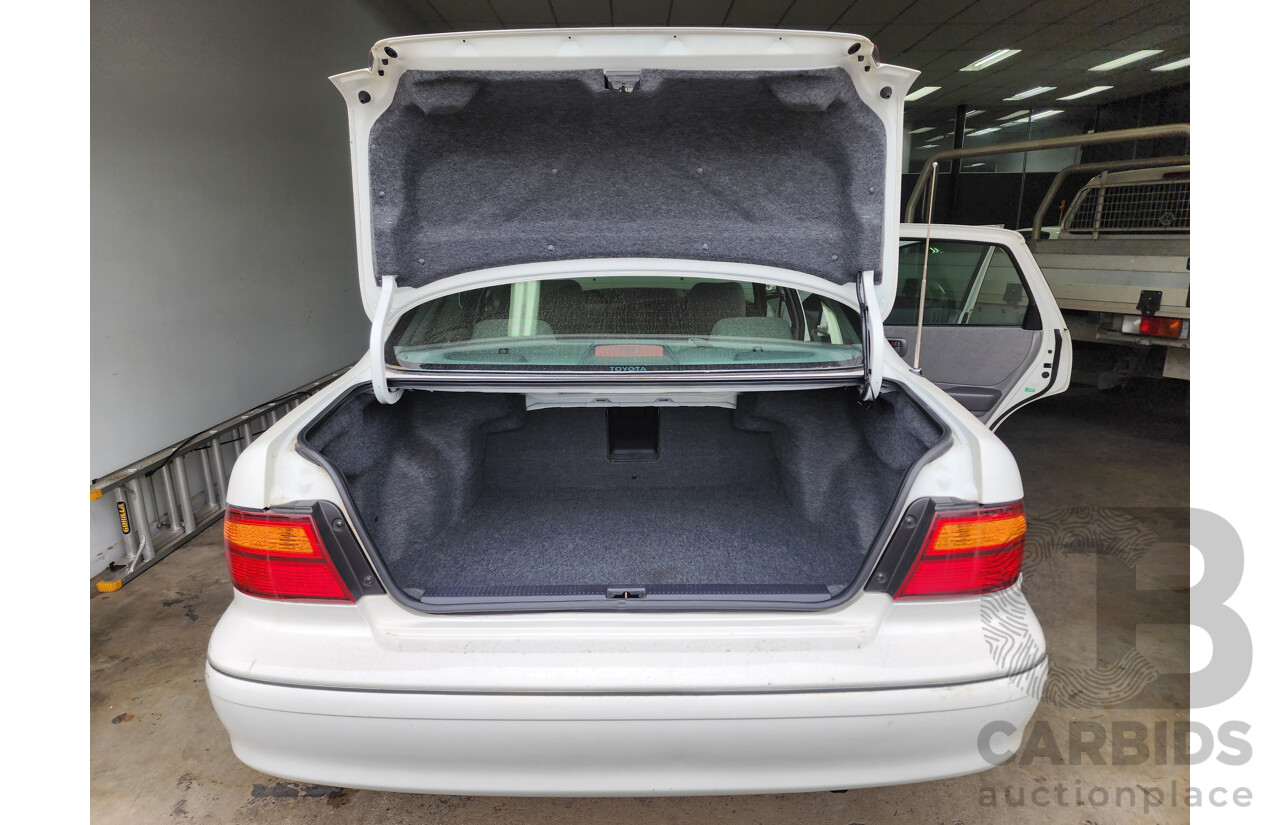 8/2003 Toyota Avalon Advantage MCX10R MKII 4d Sedan White 3.0L