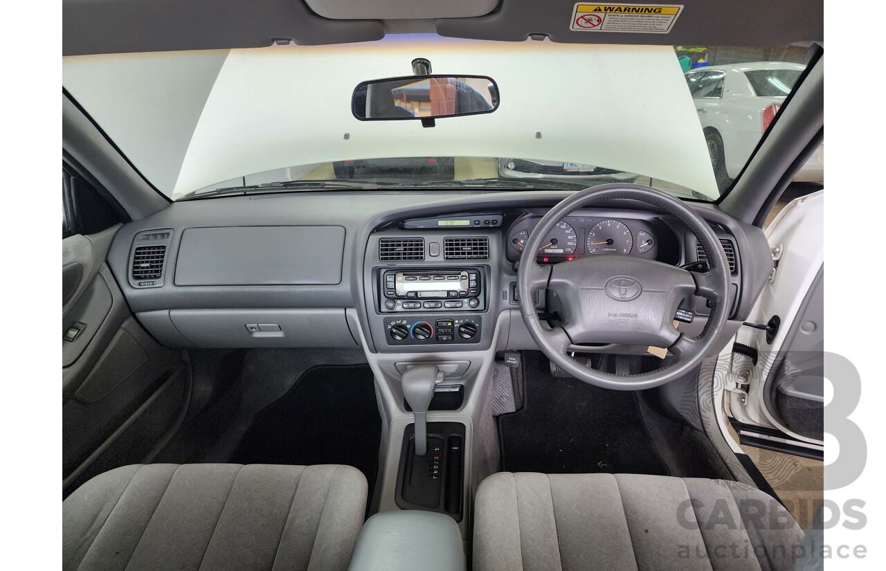8/2003 Toyota Avalon Advantage MCX10R MKII 4d Sedan White 3.0L