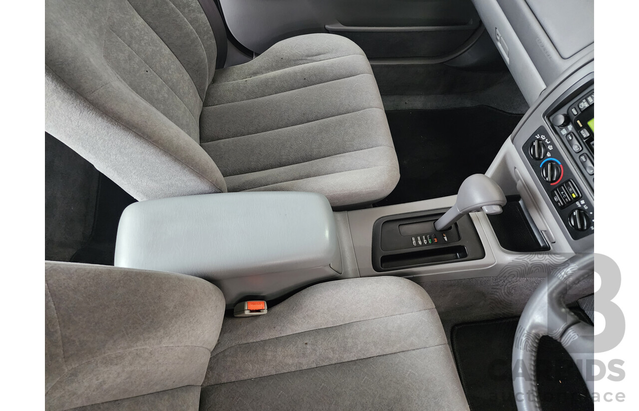 8/2003 Toyota Avalon Advantage MCX10R MKII 4d Sedan White 3.0L