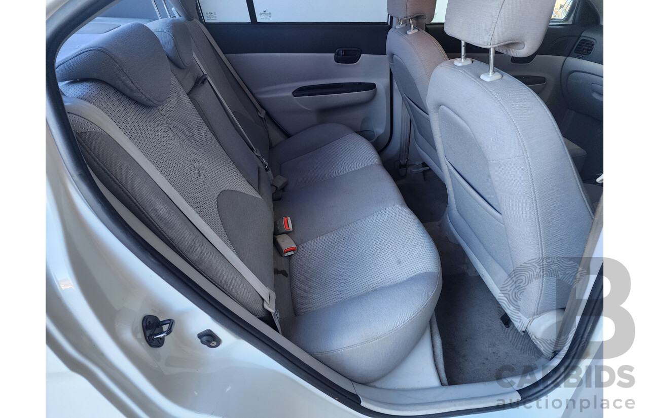 9/2006 Hyundai Accent 1.6 MC 4d Sedan White 1.6L