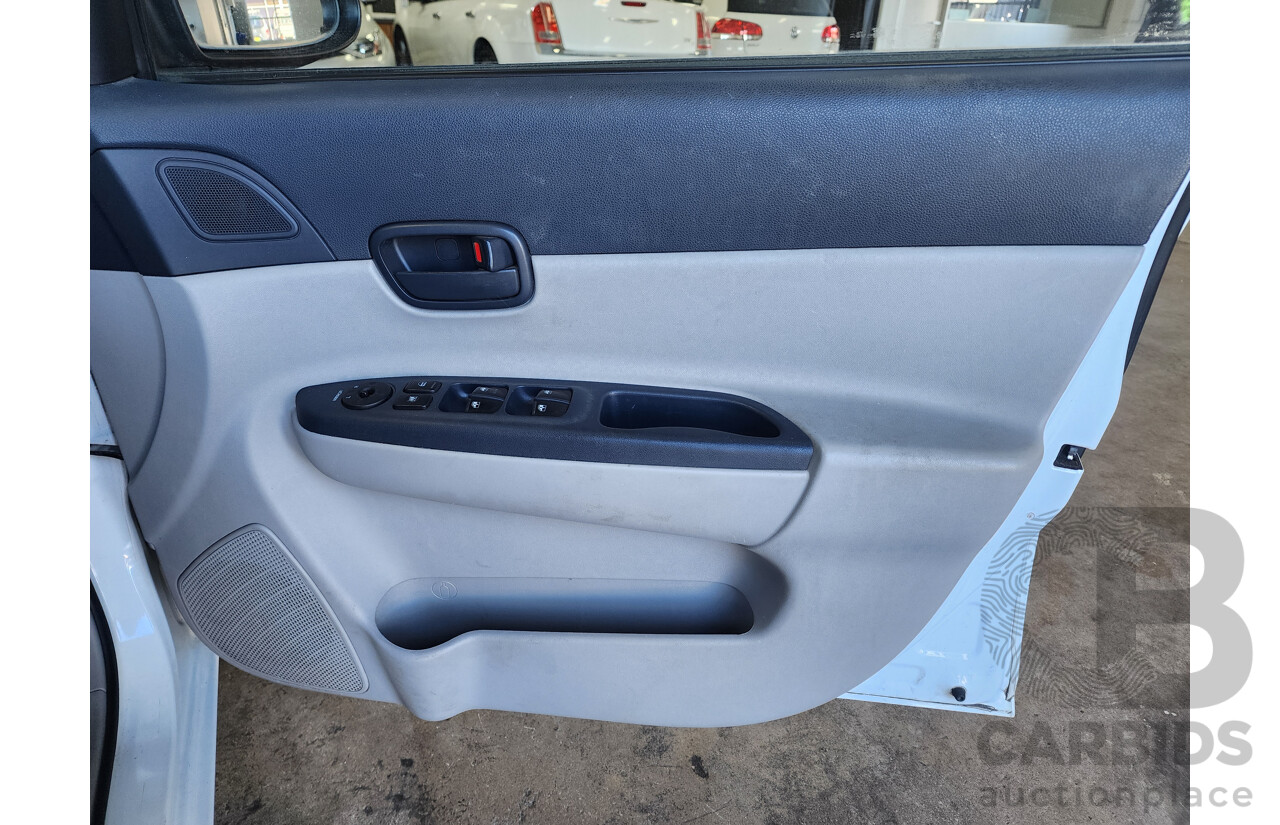 9/2006 Hyundai Accent 1.6 MC 4d Sedan White 1.6L