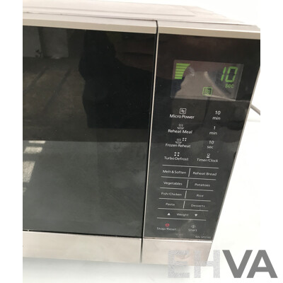 Panasonic (NN-SF574S) Stainless Steel Flatbed Inverter Microwave