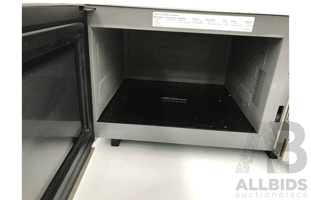 Panasonic (NN-SF574S) Stainless Steel Flatbed Inverter Microwave