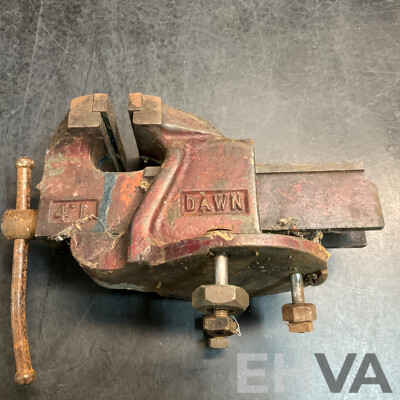 2x Vintage Dawn Engineers Vice & 2x Vintage Anvil - Lot of 4