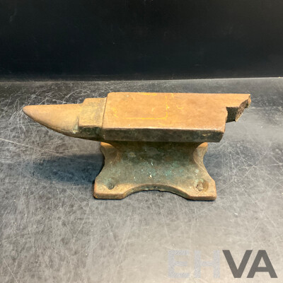 2x Vintage Dawn Engineers Vice & 2x Vintage Anvil - Lot of 4