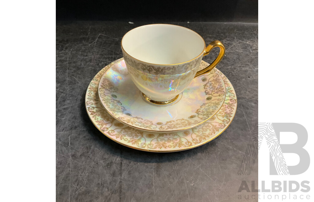 Westminster Pearlescent Tea Set & Belleek Shell Tea Set & MYOTT Glory Soup Plates & 1977 Queen Elizabeth II Silver Jubilee Tray