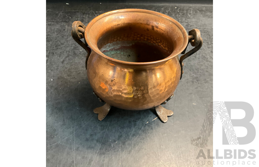 Assorted House Decorative Pots & Jugs and Animal Figurines