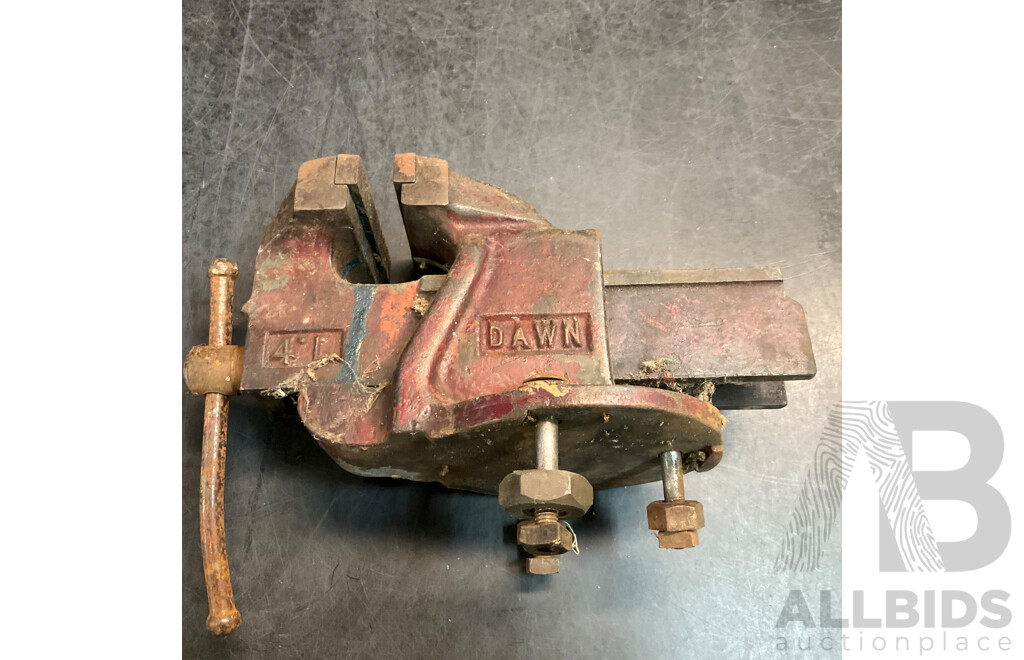 2x Vintage Dawn Engineers Vice & 2x Vintage Anvil - Lot of 4