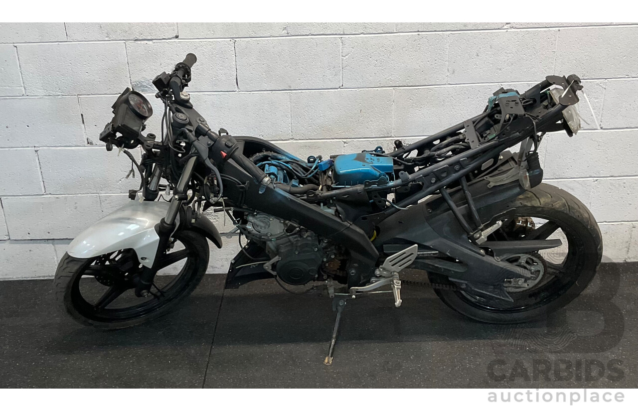 03/2015 Yamaha YZF-R15 Motocycle - Stripped - Parts Bike