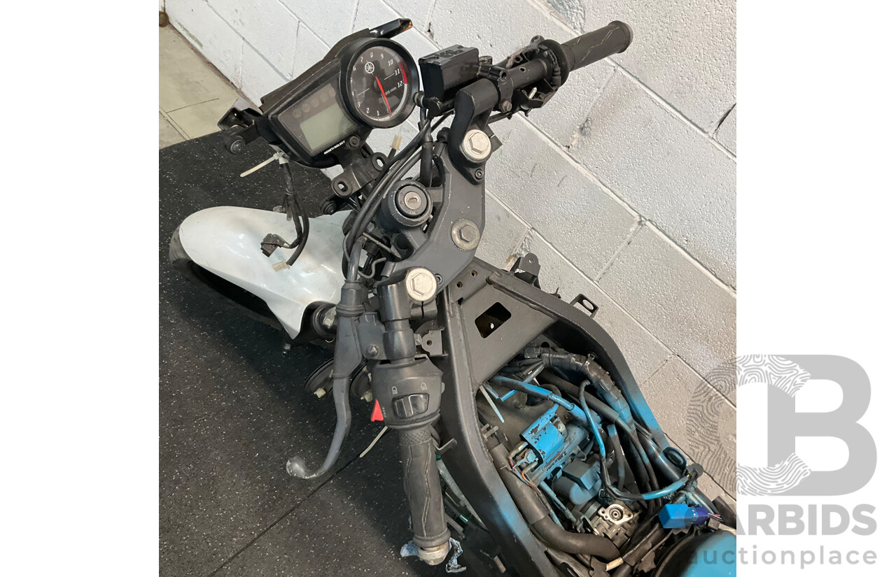 03/2015 Yamaha YZF-R15 Motocycle - Stripped - Parts Bike