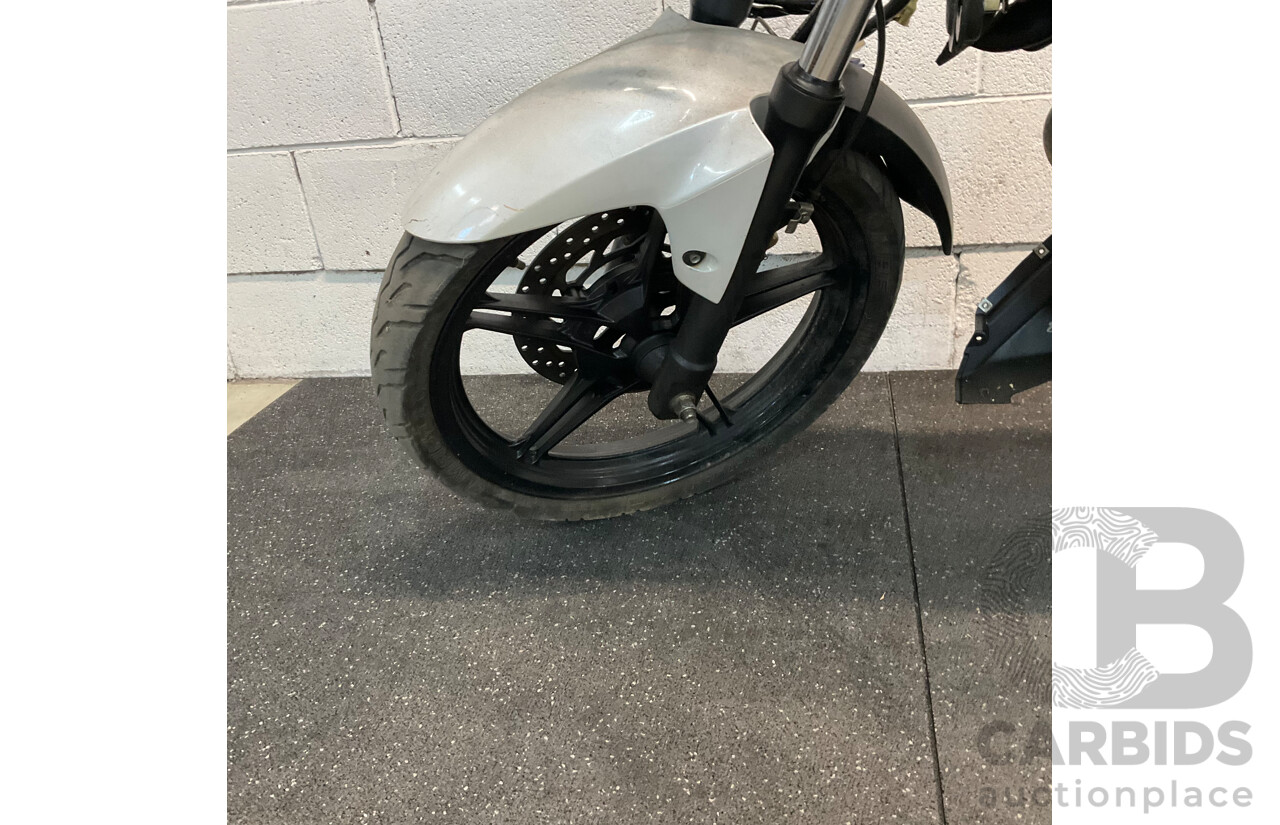 03/2015 Yamaha YZF-R15 Motocycle - Stripped - Parts Bike