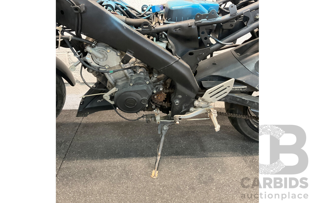 03/2015 Yamaha YZF-R15 Motocycle - Stripped - Parts Bike