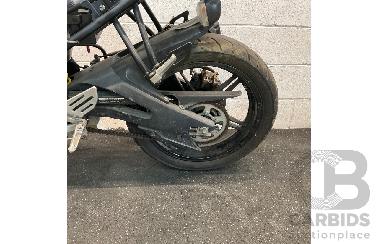 03/2015 Yamaha YZF-R15 Motocycle - Stripped - Parts Bike