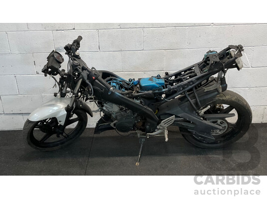 03/2015 Yamaha YZF-R15 Motocycle - Stripped - Parts Bike