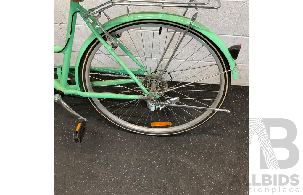 Holland Classic Cruiser Bicycle
