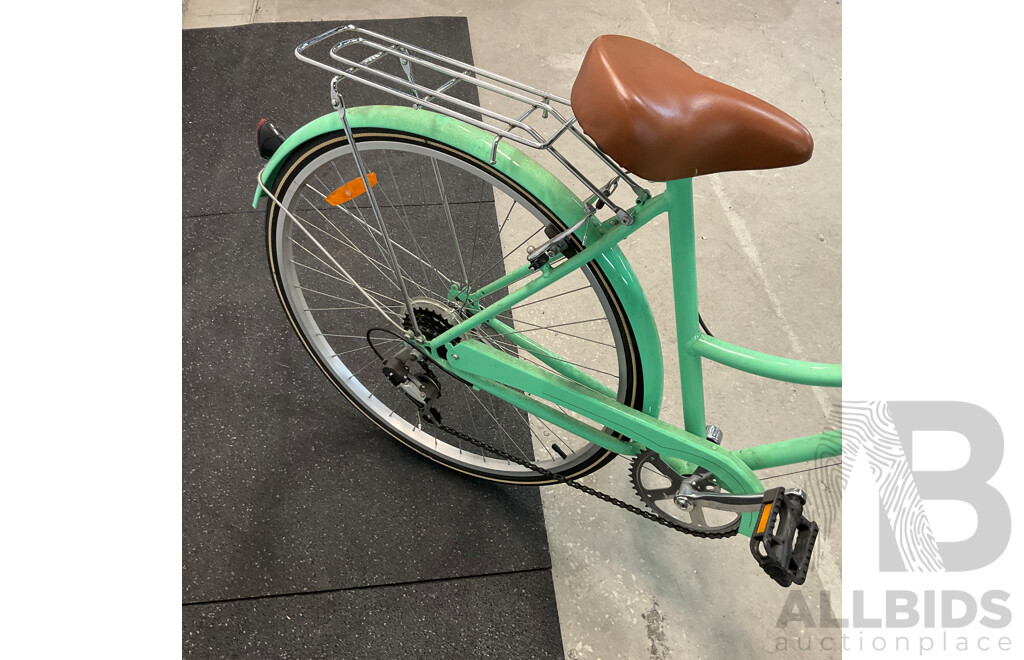 Holland Classic Cruiser Bicycle
