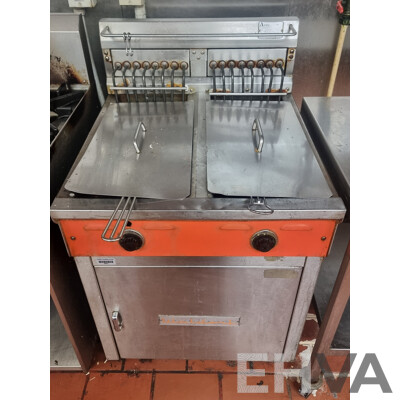 Waldorf by Moffat Double Electric Deep Fryer with Fryer Baskets & Lids to Cover