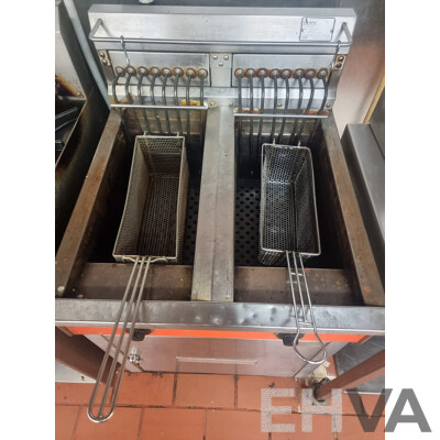 Waldorf by Moffat Double Electric Deep Fryer with Fryer Baskets & Lids to Cover