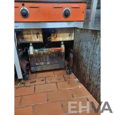 Waldorf by Moffat Double Electric Deep Fryer with Fryer Baskets & Lids to Cover