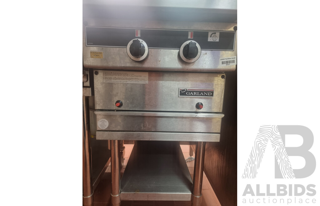 Garland Commercial 2 Burner Gas Chargrill with 3 Griddle Plates
